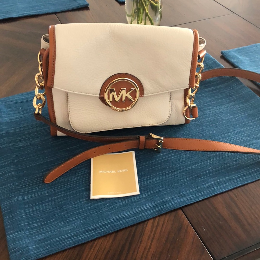 Michael Kors white purse - Picture 1 of 3
